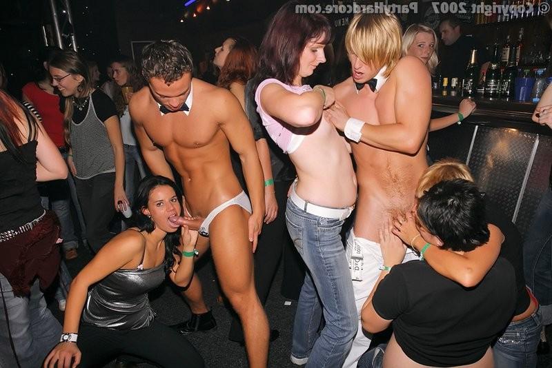 20P Military strippers coax babes into giving them head at amateur CFNM party