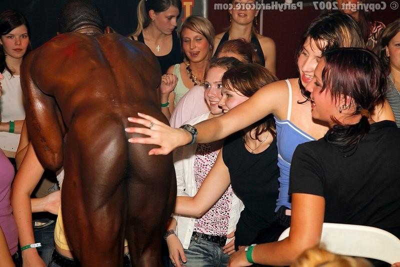 20P Military strippers coax babes into giving them head at amateur CFNM party