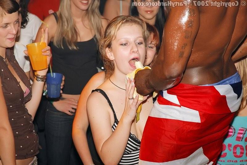 20P Military strippers coax babes into giving them head at amateur CFNM party