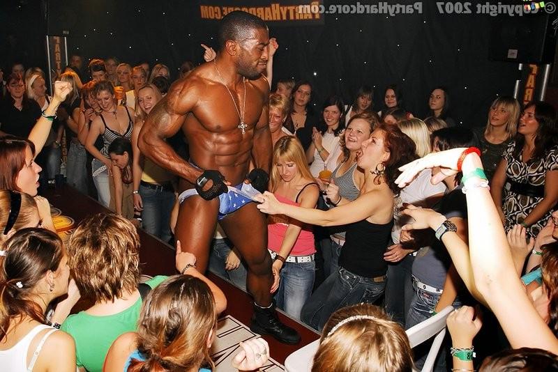 20P Military strippers coax babes into giving them head at amateur CFNM party