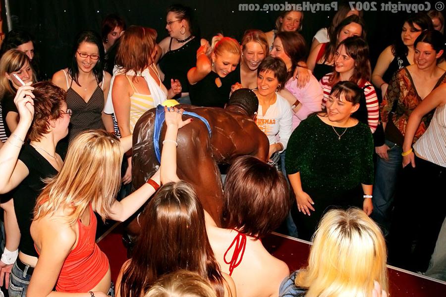 16P Drunk girls go crazy for big black male stripper