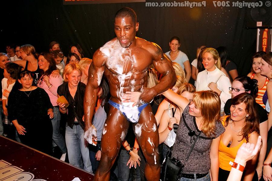 16P Drunk girls go crazy for big black male stripper
