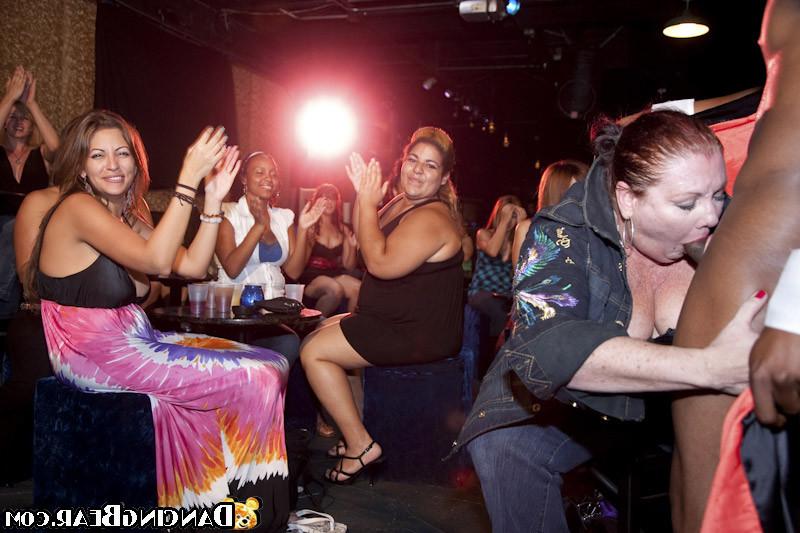 20P Bachelorettes next door suck male strippers at cfnm party