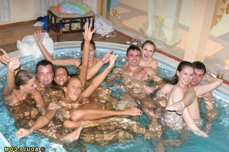 16P Hot Tub Party Turns into Naked Twister