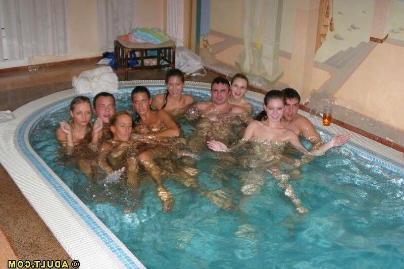 16P Hot Tub Party Turns into Naked Twister
