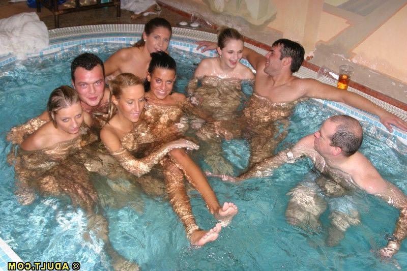 16P Hot Tub Party Turns into Naked Twister