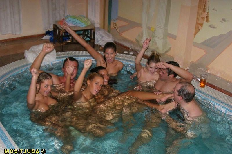 16P Hot Tub Party Turns into Naked Twister