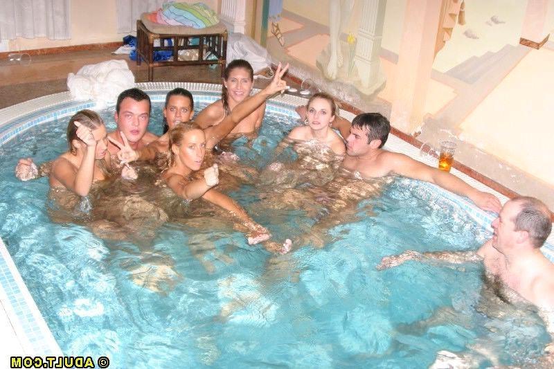 16P Hot Tub Party Turns into Naked Twister