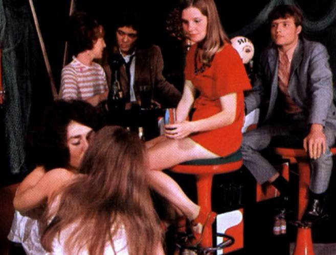 16P Several retro couples doing some groupsex in a bar
