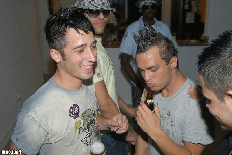 15P This papi house party gets crazy when theres guys fuckin in every room