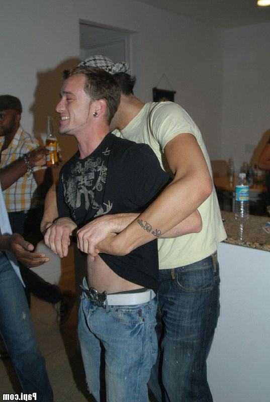 15P This papi house party gets crazy when theres guys fuckin in every room