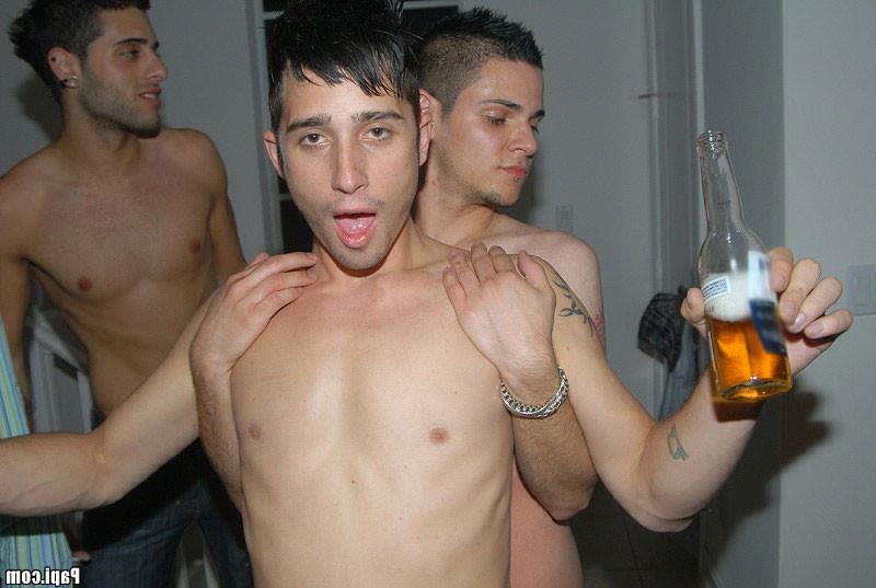 15P This papi house party gets crazy when theres guys fuckin in every room