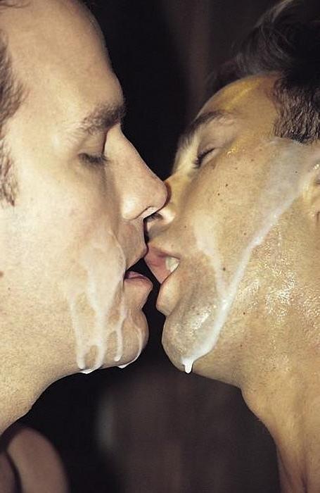 20P Muscle studs mutual sucking and facial cumming joy