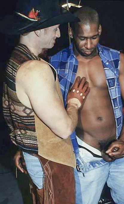 20P Black and white muscle knights sucking and cumming at gay bar