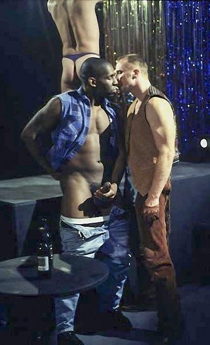 20P Black and white muscle knights sucking and cumming at gay bar