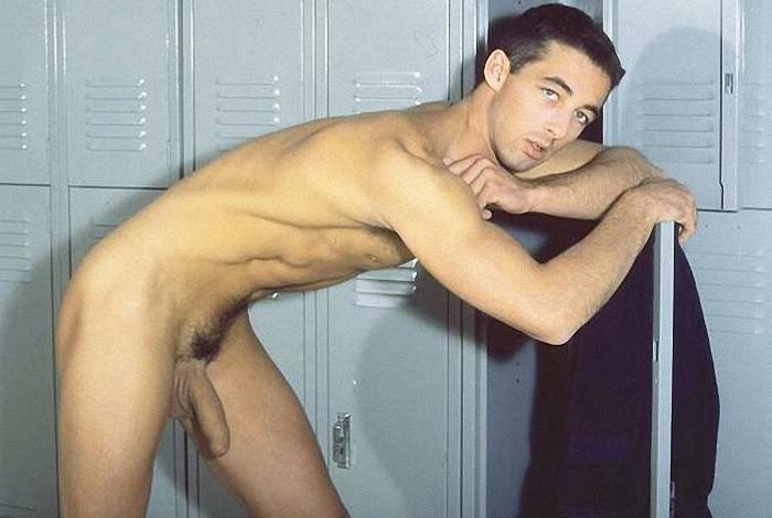 20P Huge cock muscle dude showing off in a locker room