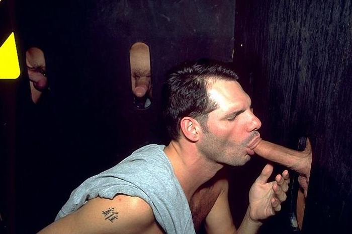 20P Crazy muscle enjoy glory hole sucking in a dark chillout room