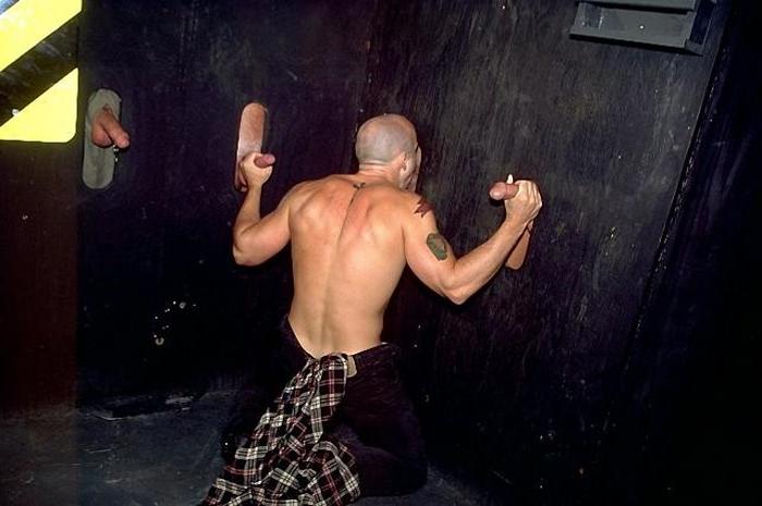 20P Crazy muscle enjoy glory hole sucking in a dark chillout room