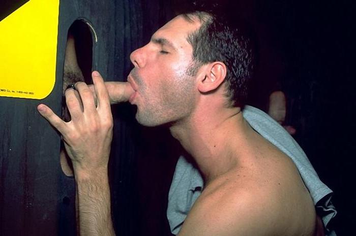 20P Crazy muscle enjoy glory hole sucking in a dark chillout room