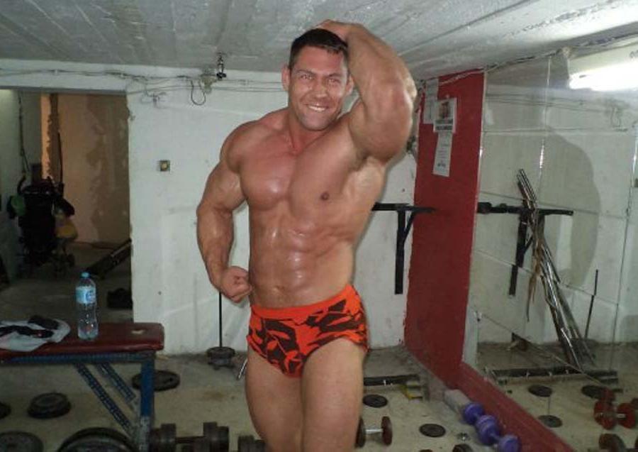 12P Muscular dude showing off at Boyfriend Nudes