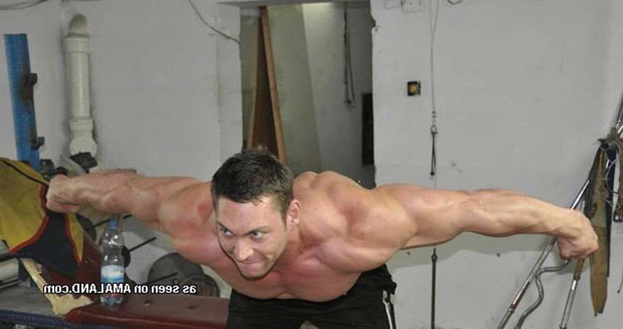 12P Muscular dude showing off at Boyfriend Nudes