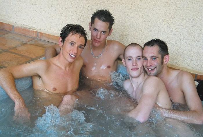 20P Four gorgeous twinks enjoy sucking and cumming in a warm jacuzzi