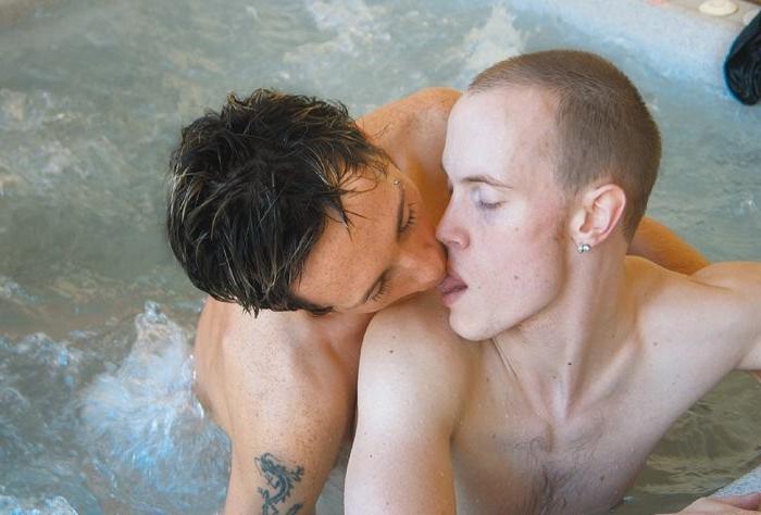 20P Four gorgeous twinks enjoy sucking and cumming in a warm jacuzzi