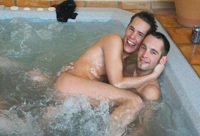 20P Four gorgeous twinks enjoy sucking and cumming in a warm jacuzzi