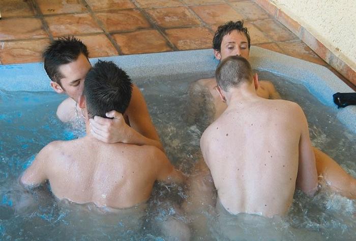 20P Four gorgeous twinks enjoy sucking and cumming in a warm jacuzzi