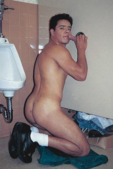 20P Latino muscle dudes enjoy fucking and facial cumming in a toilet