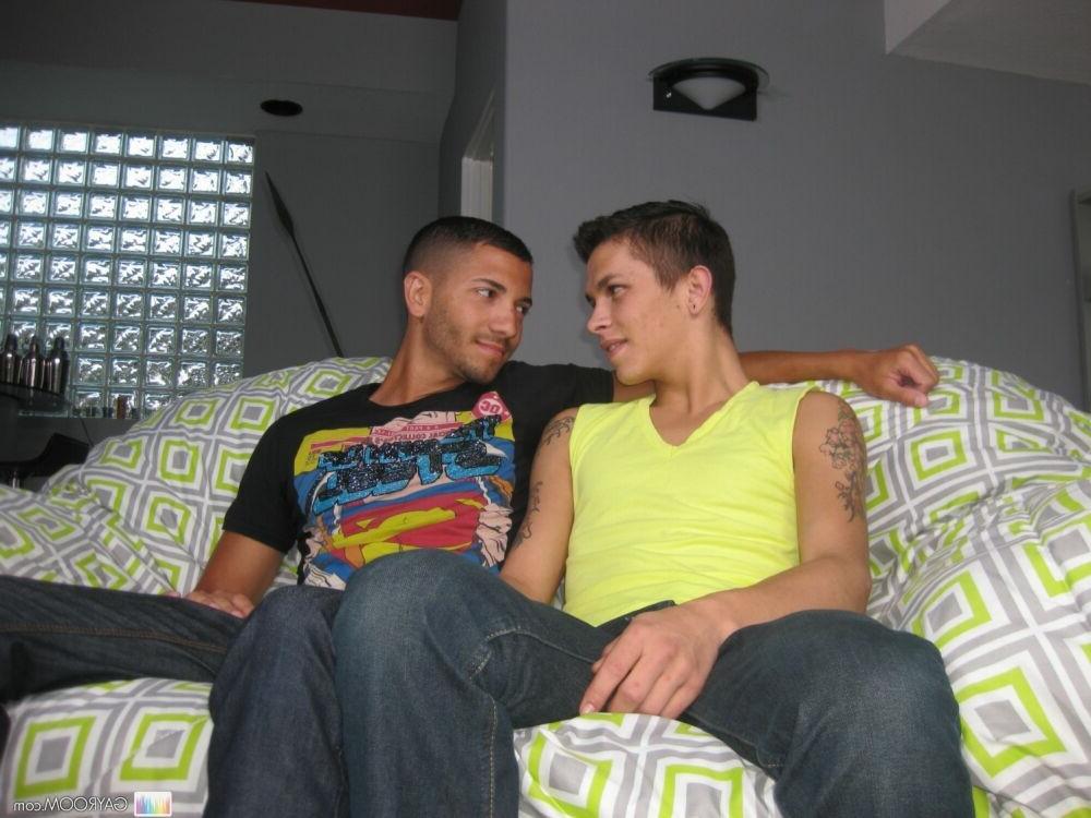 15P Horny amateur gays posing and fucking gallery 2