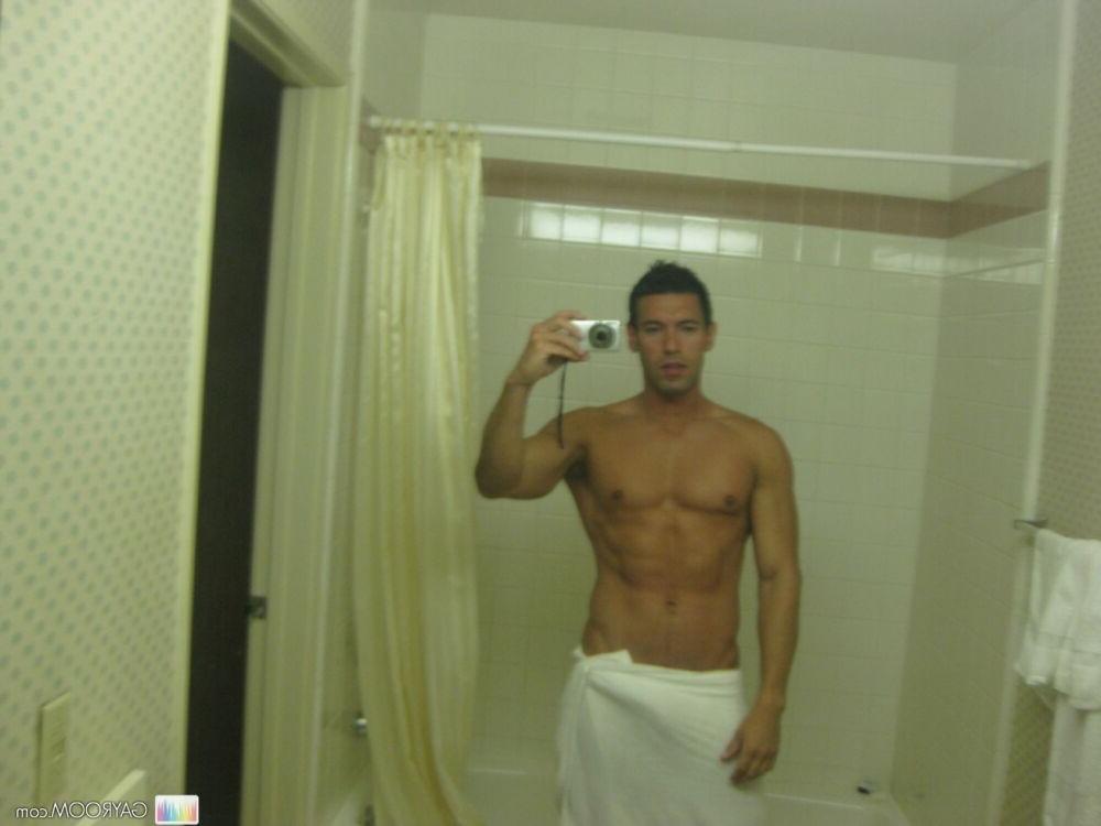 15P Horny amateur gays posing and fucking gallery 1