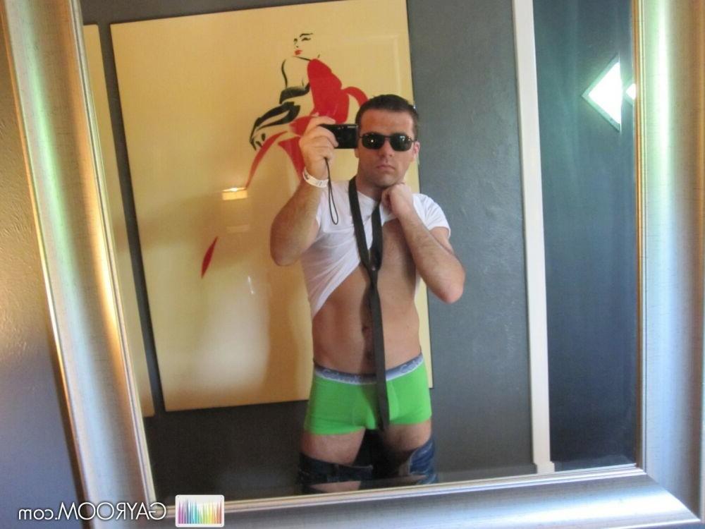 15P Horny amateur gays posing and fucking gallery 1