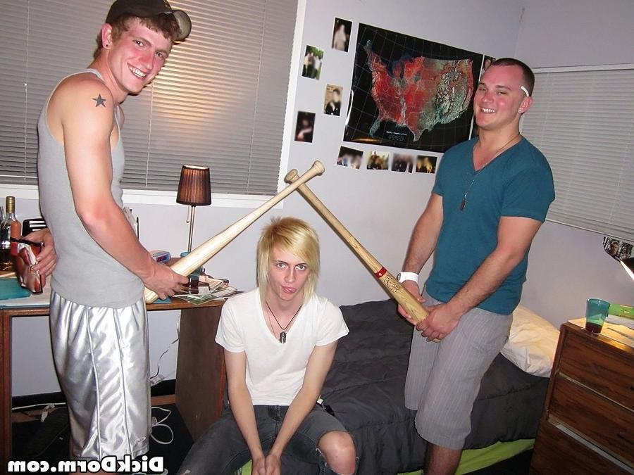 12P Check out these real dorm room sex party pics