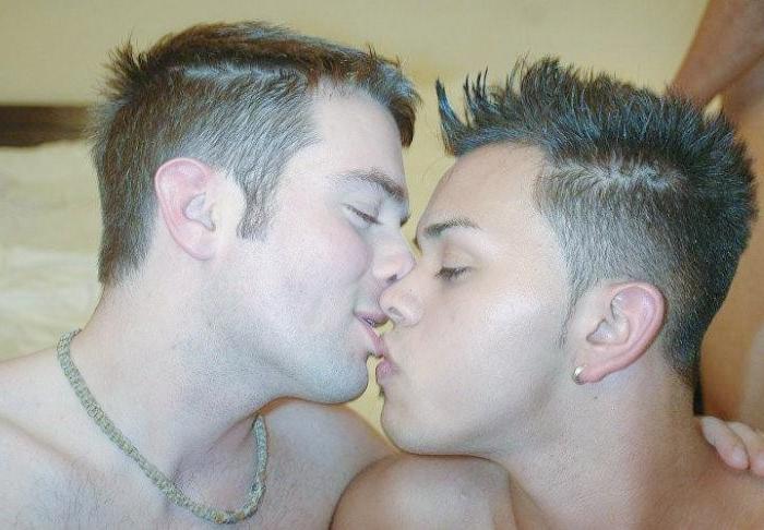 20P Three college twinks sucking and thrusting and facial passion