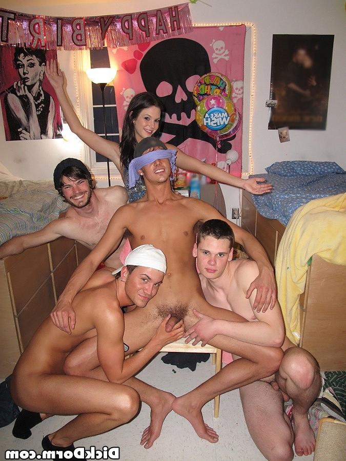 12P Check out these amazing hot fucking gay anal fucking college dorm room 3some par