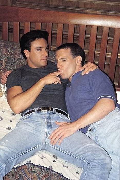 20P Muscle couple enjoy mutual sucking and facial cumming kick