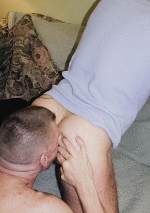 20P Mature couple show rimming and blowjob deal in a living room