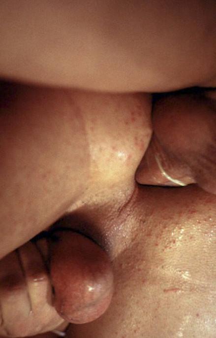 20P Smooth muscle dudes enjoy blowjob and screwing in a locker room