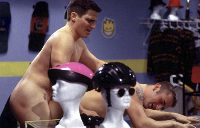 20P Smooth muscle dudes enjoy blowjob and screwing in a locker room