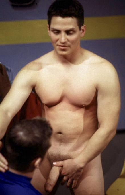 20P Smooth muscle dudes enjoy blowjob and screwing in a locker room