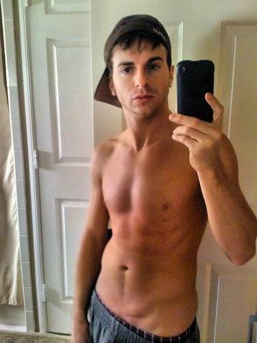 15P Guy with big dick self-shoots in his room