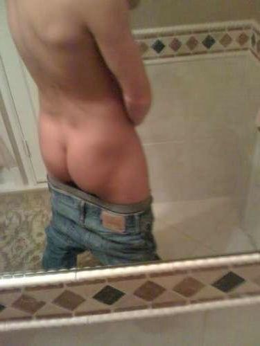 15P Guy with big dick self-shoots in his room