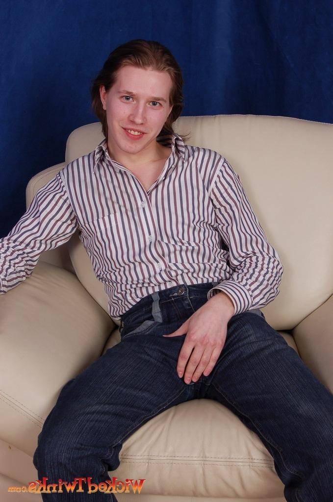 10P Solo twink shwos and jerks his long thick cock