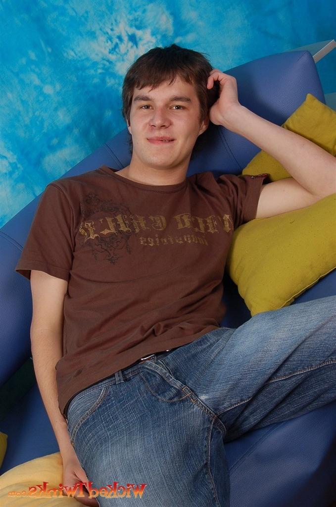 10P Solo twink shwos and jerks his long thick cock