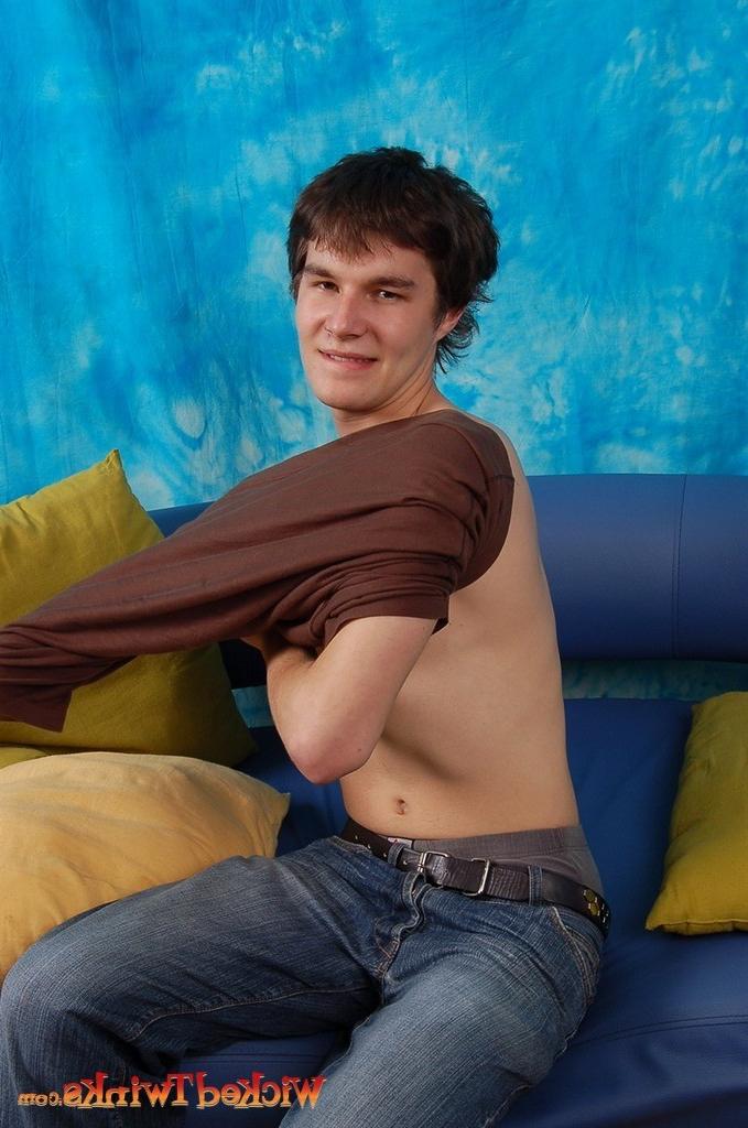 10P Solo twink shwos and jerks his long thick cock