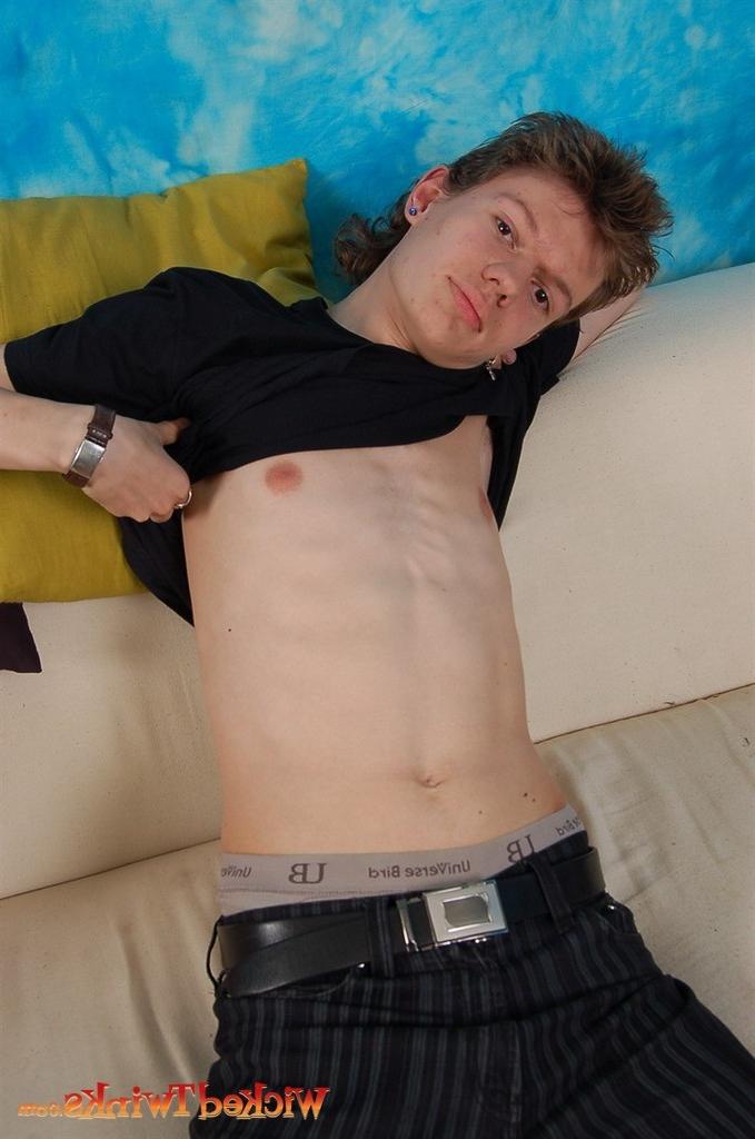 10P Solo twink shwos and jerks his long thick cock
