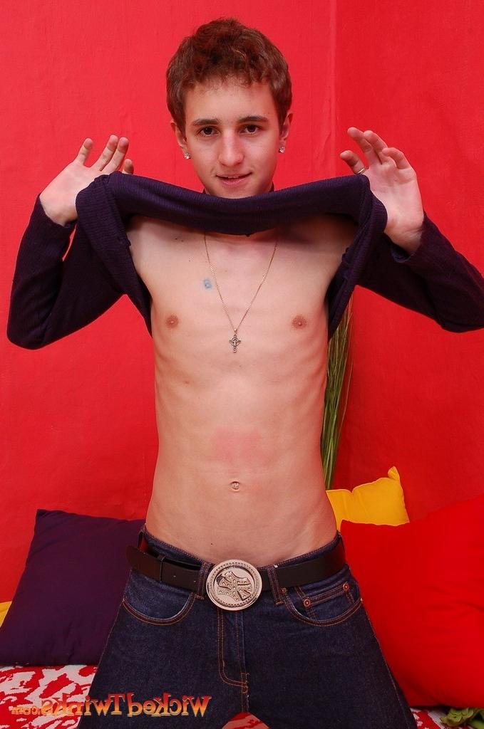 10P Solo twink shwos and jerks his long thick cock