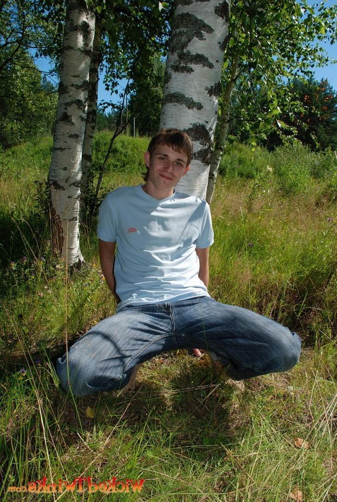 10P Solo twink shwos and jerks his long thick cock