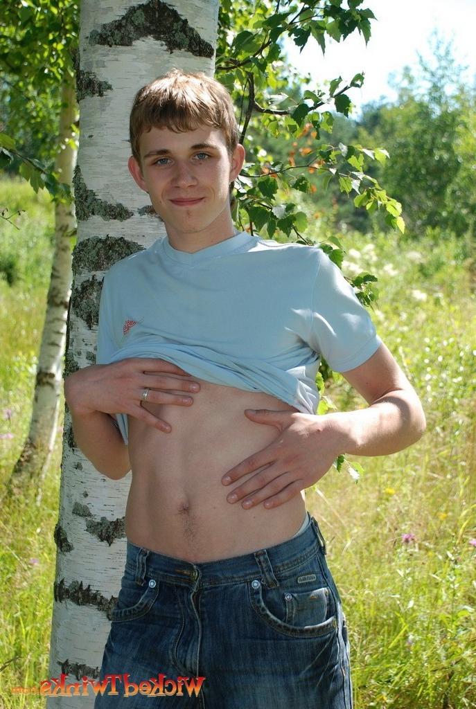 10P Solo twink shwos and jerks his long thick cock